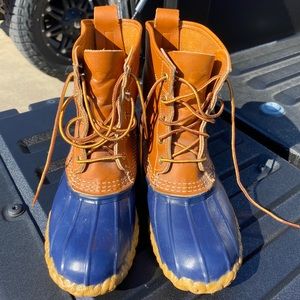 LACE UP DUCK BOOTS